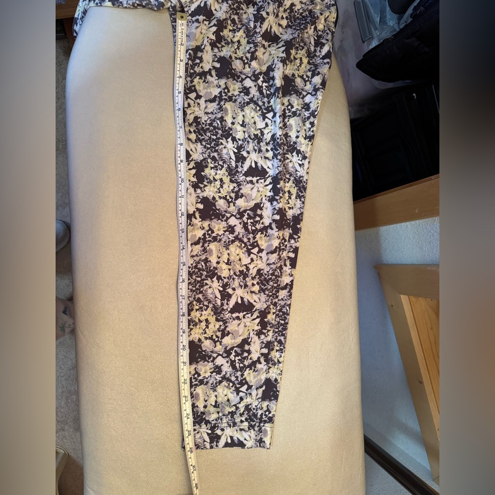 Lululemon Active Pants - Picture 3 of 5